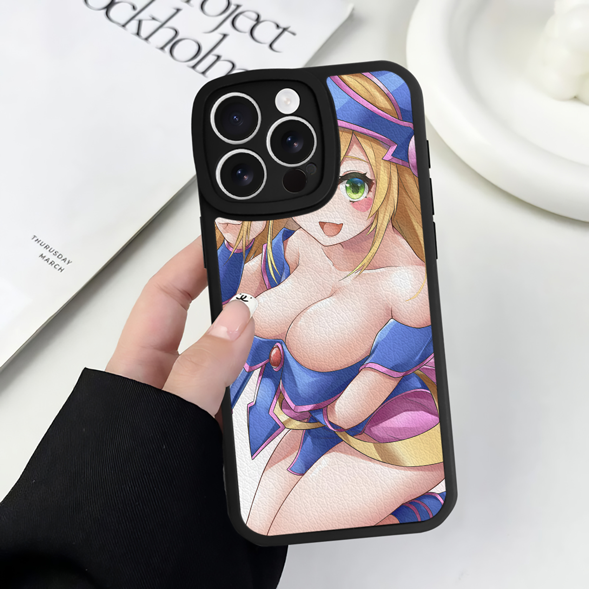（画像用） 遊☆戯☆王 Yu-Gi-Oh! 【iPhone 16シリーズ対応】シリコンスマホケース（レザー調） 材質：シリコン